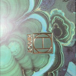 NWT Hipdot eyeshadow palette